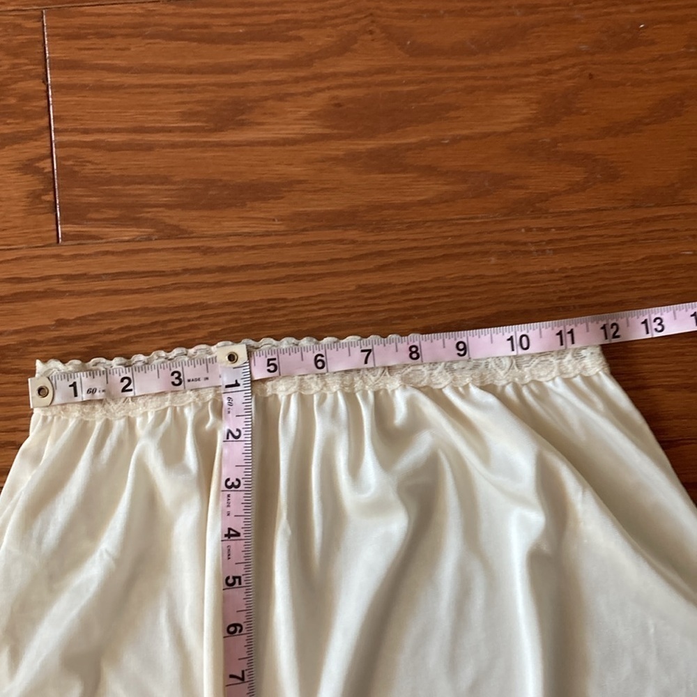 Half Slip with Lace  - Medium Ivory Lace Vintage - Picture 10 of 10